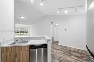 437 Vista Isles Dr, Sunrise, FL 33325 - Photo 15