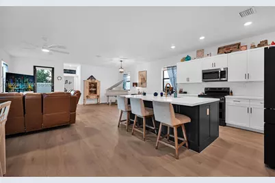 10966 W 35th Way, Hialeah, FL 33018 - Photo 9