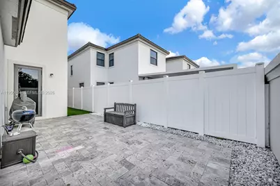 10966 W 35th Way, Hialeah, FL 33018 - Photo 35