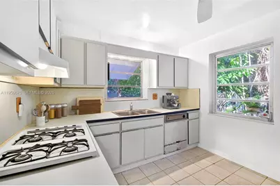 25 NW 104th St, Miami Shores, FL 33150 - Photo 11