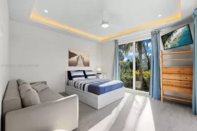 7770 Hawthorne Ave, Miami Beach, FL 33141 - Photo 13