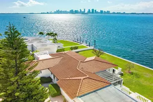 7500 W Treasure Dr, North Bay Village, FL 33141 - Photo 15