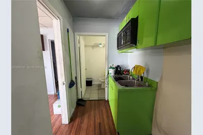 3901 W 18th Ave, Hialeah, FL 33012 - Photo 7