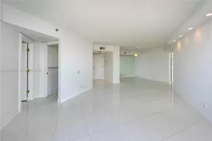 1000 W Island Blvd, Aventura, FL 33160 - Photo 13
