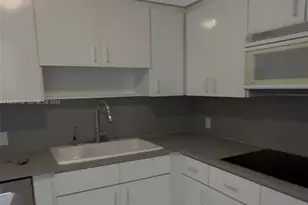 1450 Brickell Bay Dr, Miami, FL 33131 - Photo 13
