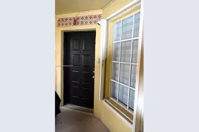 18318 NW 68 Av #E, Hialeah, FL 33015 - Photo 5