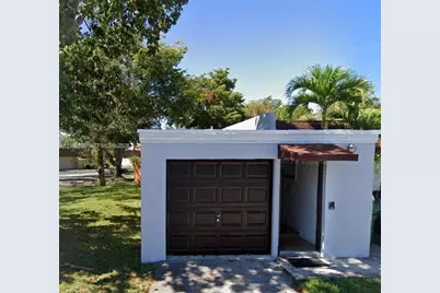 18915 W Lake Dr, Hialeah, FL 33015 - Photo 1