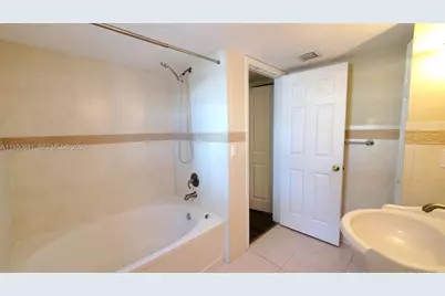 577 SW 111th Ln #203, Pembroke Pines, FL 33025 - Photo 11