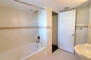 577 SW 111th Ln, Pembroke Pines, FL 33025 - Photo 11