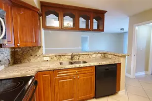 577 SW 111th Ln, Pembroke Pines, FL 33025 - Photo 7