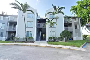 577 SW 111th Ln, Pembroke Pines, FL 33025 - Photo 1