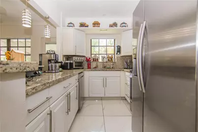 943 W 64th Pl, Hialeah, FL 33012 - Photo 15