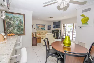 943 W 64th Pl, Hialeah, FL 33012 - Photo 13