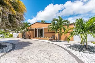 943 W 64th Pl, Hialeah, FL 33012 - Photo 3