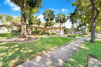 6931 Loch Ness Dr, Miami Lakes, FL 33014 - Photo 21