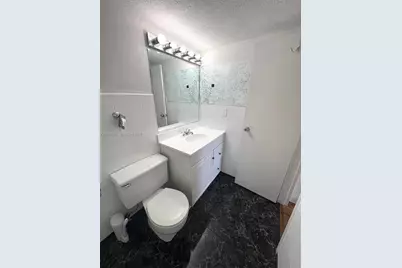 1000 Parkview Dr #605, Hallandale Beach, FL 33009 - Photo 9