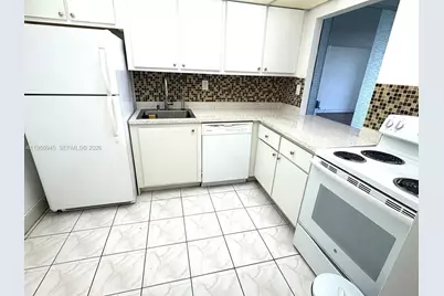 1000 Parkview Dr #605, Hallandale Beach, FL 33009 - Photo 11