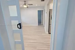 250 NE 42nd St, Oakland Park, FL 33334 - Photo 9