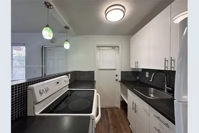 2325 Arthur St #7, Hollywood, FL 33020 - Photo 5