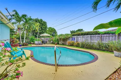 7525 W Treasure Dr, North Bay Village, FL 33141 - Photo 35