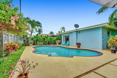 7525 W Treasure Dr, North Bay Village, FL 33141 - Photo 33