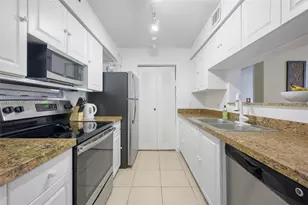 19555 E Country Club Dr, Aventura, FL 33180 - Photo 9