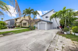20134 W Lake Dr, Hialeah, FL 33015 - Photo 11
