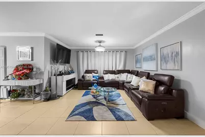 20134 W Lake Dr, Hialeah, FL 33015 - Photo 5