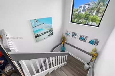 20134 W Lake Dr, Hialeah, FL 33015 - Photo 13