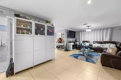 20134 W Lake Dr, Hialeah, FL 33015 - Photo 13