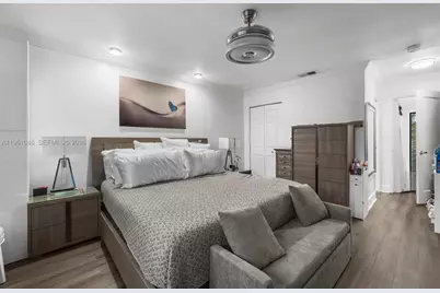 20134 W Lake Dr, Hialeah, FL 33015 - Photo 7