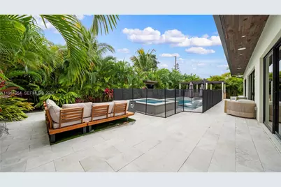 1810 NE 43rd Ct, Oakland Park, FL 33308 - Photo 13