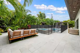 1810 NE 43rd Ct, Oakland Park, FL 33308 - Photo 13