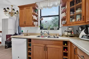 15505 N Miami Lakeway N, Miami Lakes, FL 33014 - Photo 23