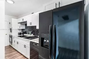 100 Lincoln Rd, Miami Beach, FL 33139 - Photo 13