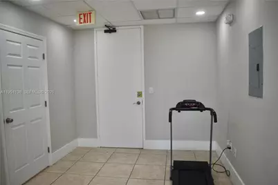 5590 W 20th Ave, Hialeah, FL 33016 - Photo 17