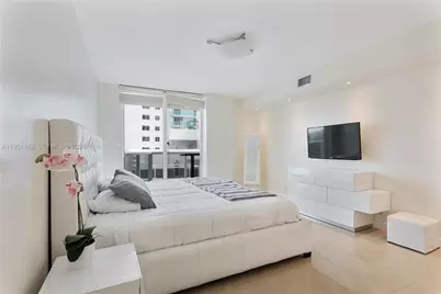 2401 Collins Ave #1110, Miami Beach, FL 33140 - Photo 5