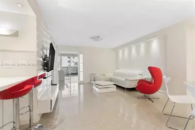 2401 Collins Ave #1110, Miami Beach, FL 33140 - Photo 1