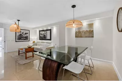 2401 Collins Ave #1110, Miami Beach, FL 33140 - Photo 3