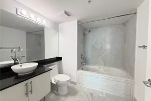 31 SE 5th St, Miami, FL 33131 - Photo 13