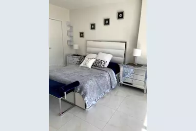 1300 Brickell Bay Dr #2405, Miami, FL 33131 - Photo 3