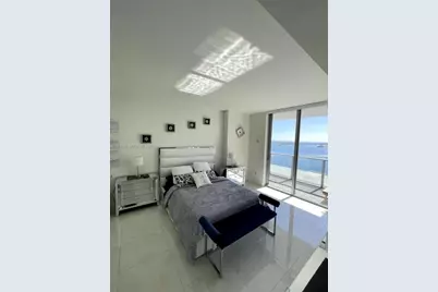 1300 Brickell Bay Dr #2405, Miami, FL 33131 - Photo 3