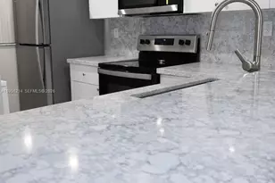 10255 NW 9th St Cir, Miami, FL 33172 - Photo 5