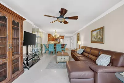 1000 Parkview Dr #806, Hallandale Beach, FL 33009 - Photo 15