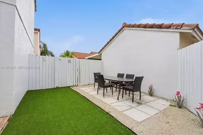 17303 NW 6th Ct, Pembroke Pines, FL 33029 - Photo 23