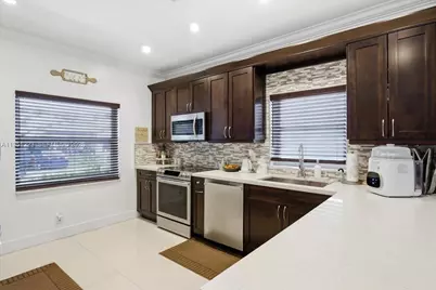 17303 NW 6th Ct, Pembroke Pines, FL 33029 - Photo 5