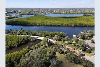 312 SE Via Sangro, Port Saint Lucie, FL 34952 - Photo 9