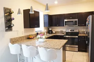 10306 W 33rd Ln, Hialeah, FL 33018 - Photo 5