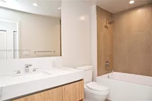 11 NE 6th St, Miami, FL 33132 - Photo 3