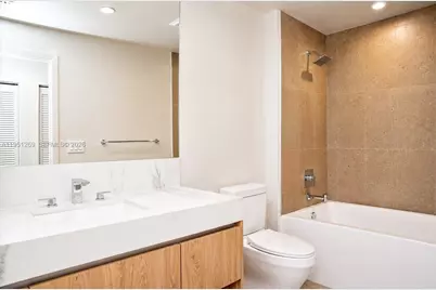 11 NE 6th St #1109, Miami, FL 33132 - Photo 13